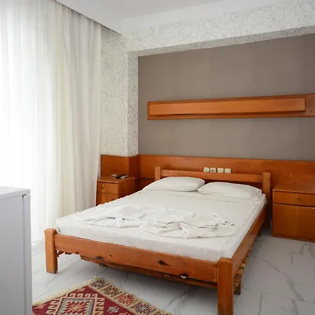 Deniz Hotel *